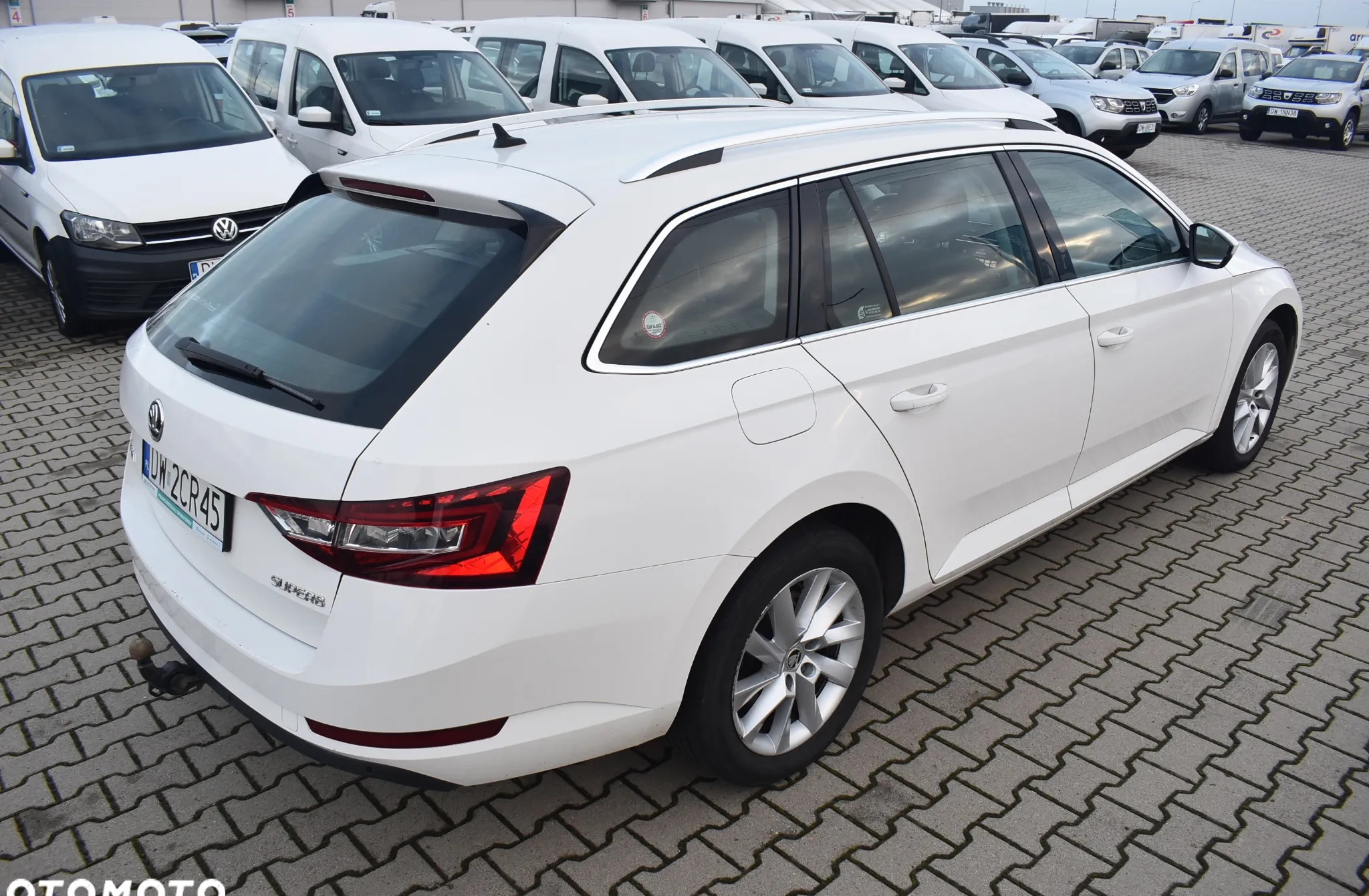 Skoda Superb cena 70800 przebieg: 216117, rok produkcji 2018 z Ujście małe 631